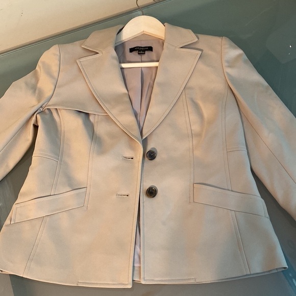 Ann Taylor Blazer Ann Taylor Notched Two Button Blazer with Stretch Size 2 - Picture 3 of 10